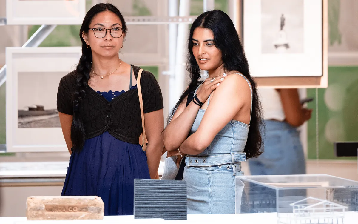 Close Looking Exhibition Tour — official source image