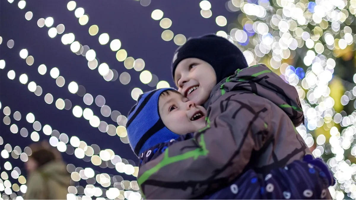 Shop Local! Light Up the Season – Menlo Park tree lighting — official source image
