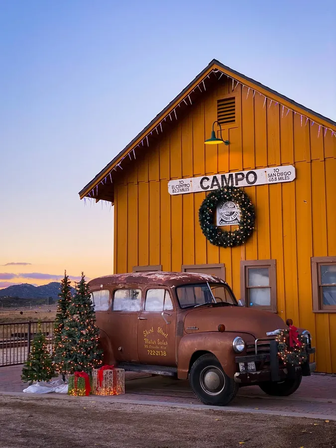 North Pole Limited Holiday Train — Campo — official source image