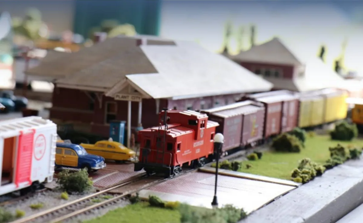 Henry's Hidden Train Hunt in Downtown Plant City — program image