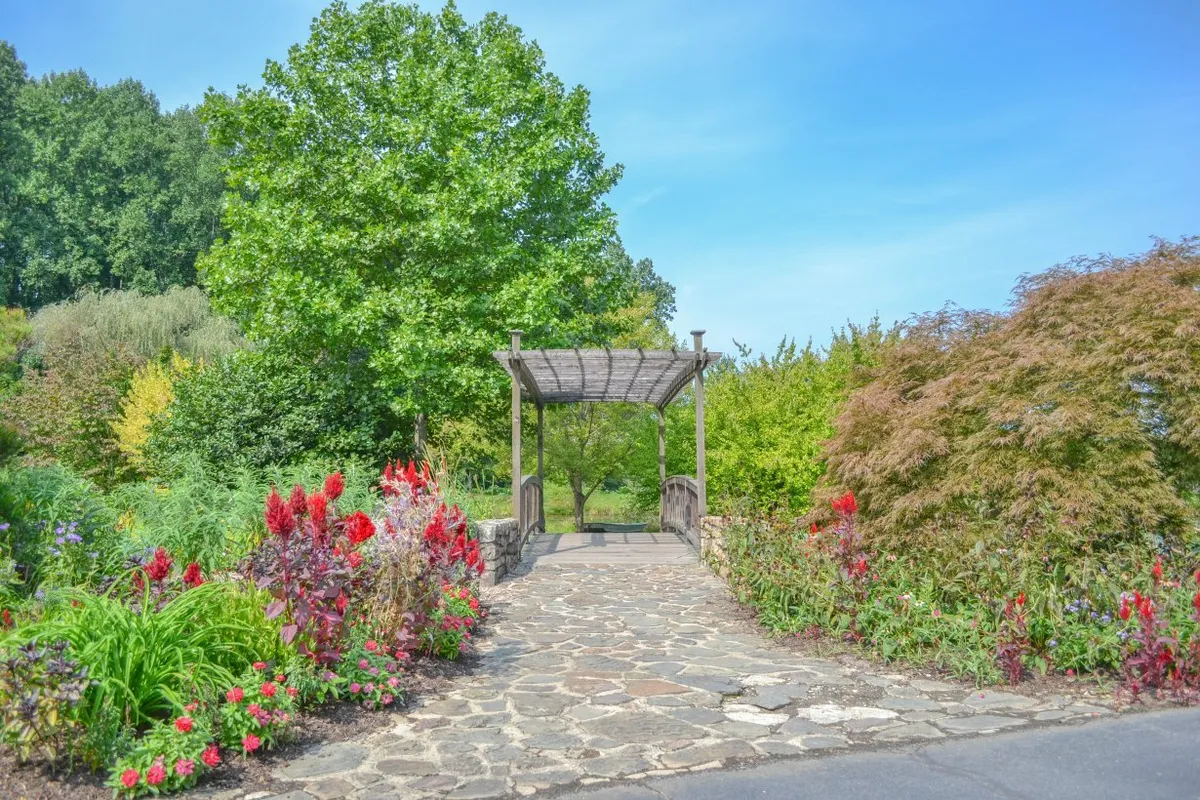 Meadowlark Botanical Gardens — daytime family visit — venue image