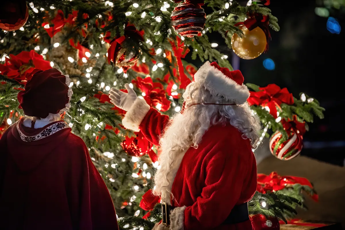 Hillsboro Holiday Tree Parade down Main Street — official source image