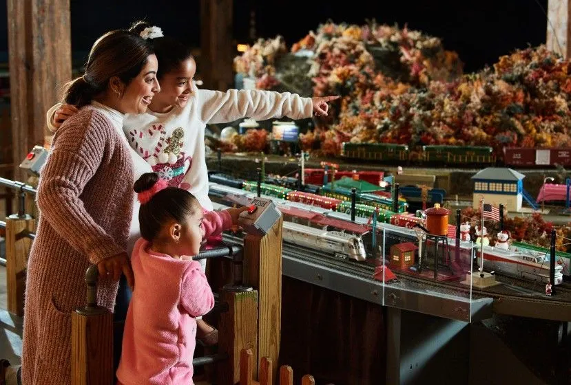 Holidays at Brandywine: Brandywine Railroad and Greeting Seasons — official source image