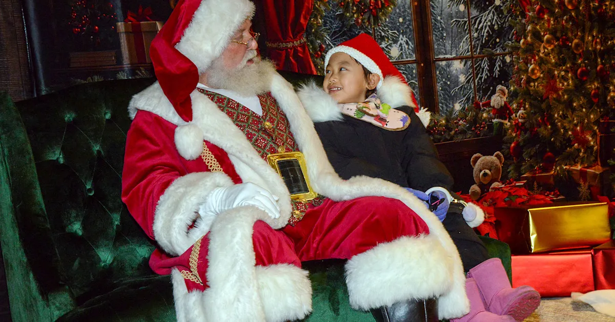 Dinner with Santa at Brookfield Zoo — official source image