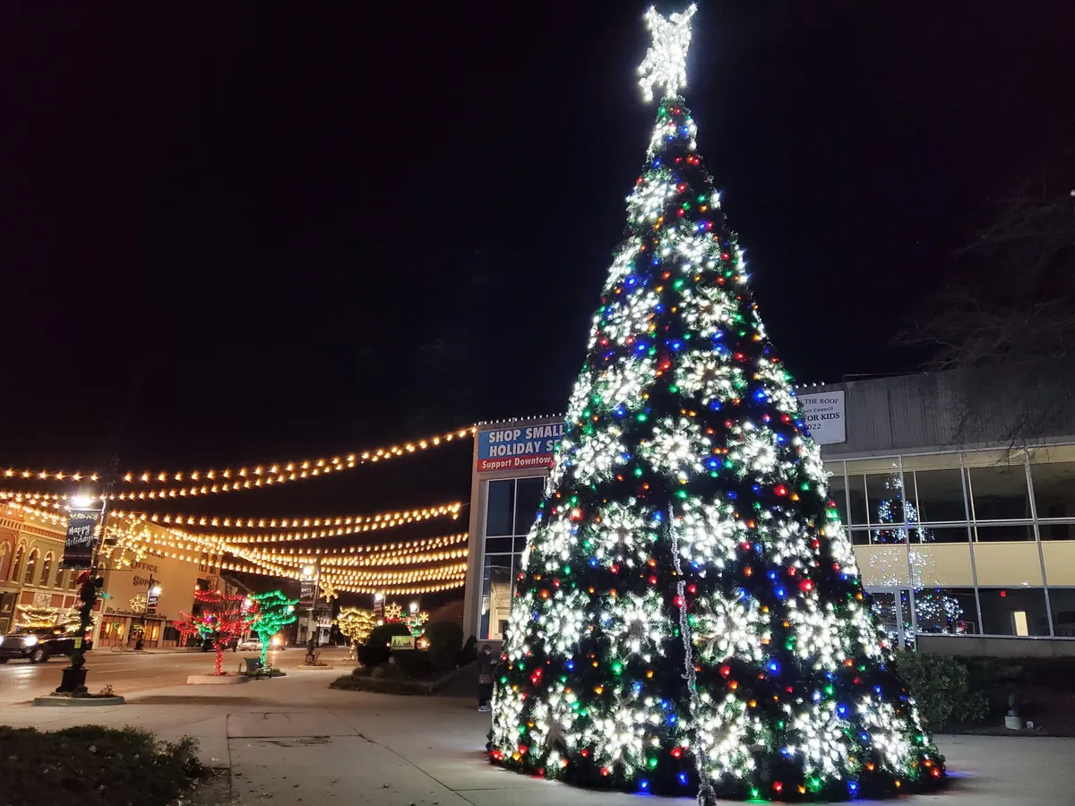 Sperry's Santa Parade and Tree Lighting in Downtown Port Huron — official source image