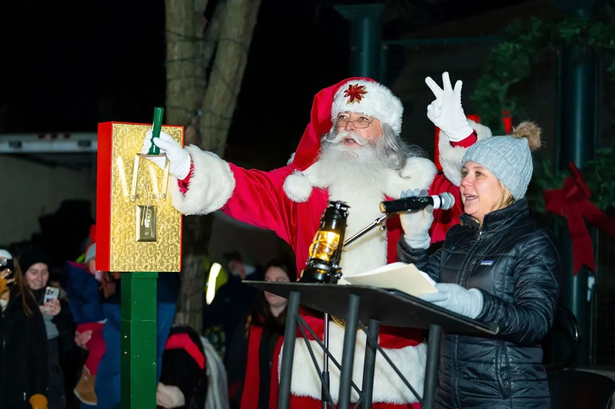 Holiday Homecoming Lighting of the Lights — St. Charles — official source image