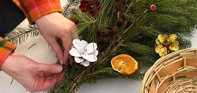 Foraged Décor for Your Door (family workshop) — official source image