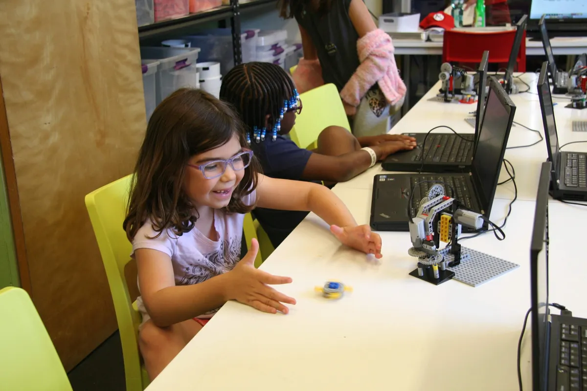 Robot Academy Jr LEGO WeDo Robotics Class (Grades 1-3) – The Robot Garage Birmingham — program image