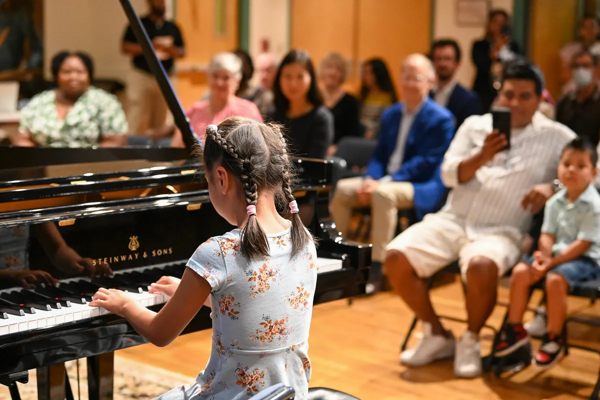 Elementary Piano group class (ages 7-12) — program image