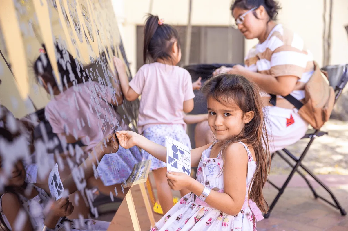 Heardlings Family Activity Room and art exploration — program image