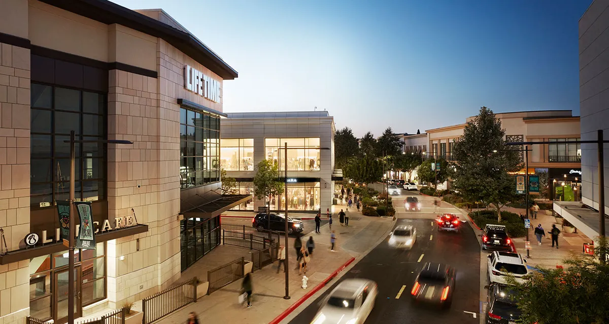 Holiday Parade of Lights & Tree Lighting at Broadway Plaza — venue image