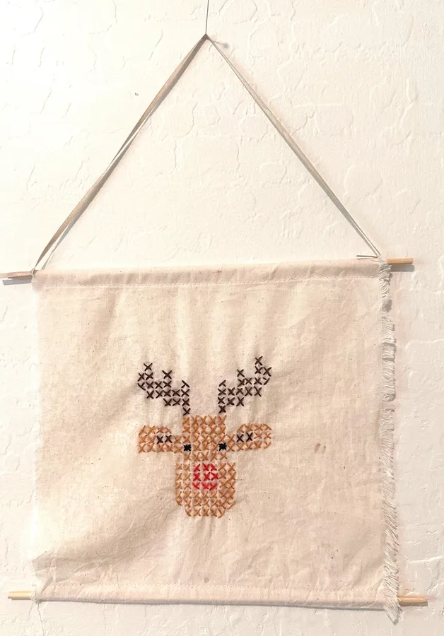 Kids' Cross-Stitching: Holiday Wall Hanging — HD SOUTH — official source image