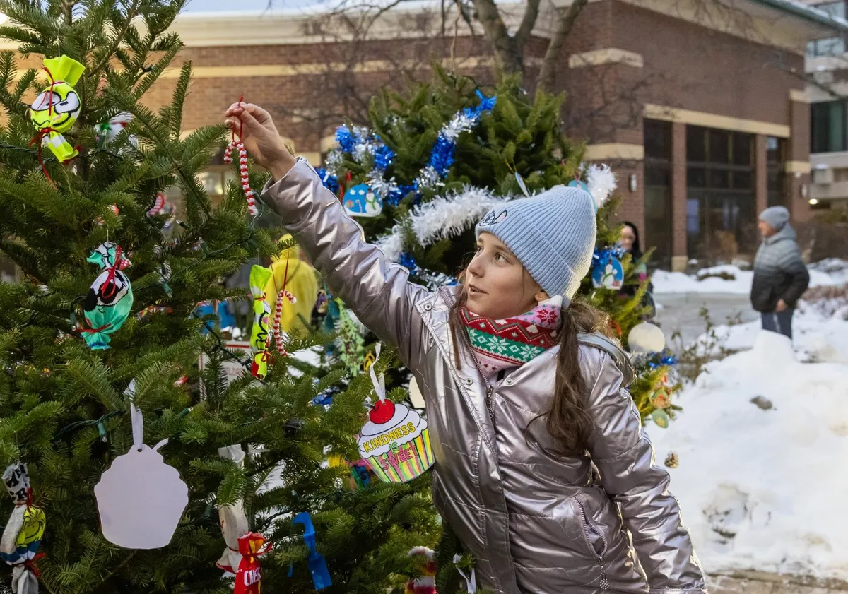Des Plaines Holiday Tree Lighting at Metropolitan Square — official source image