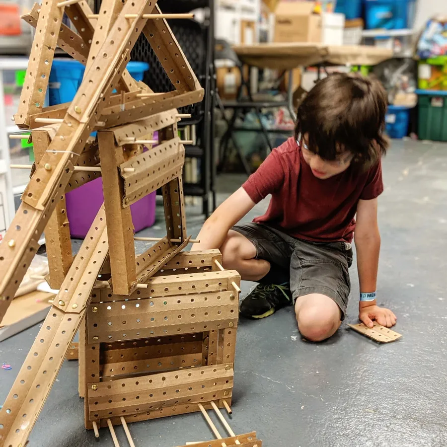 Dazzling Discoveries School-Year STEM Camps — program image